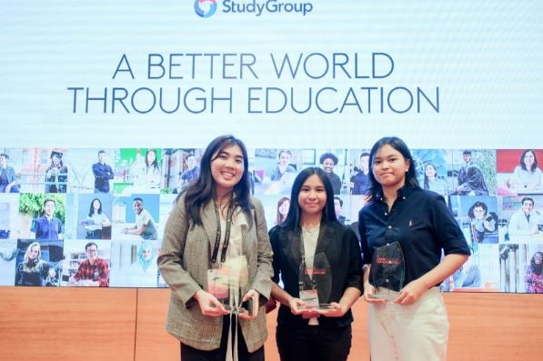 Students awarded scholarships at international competition